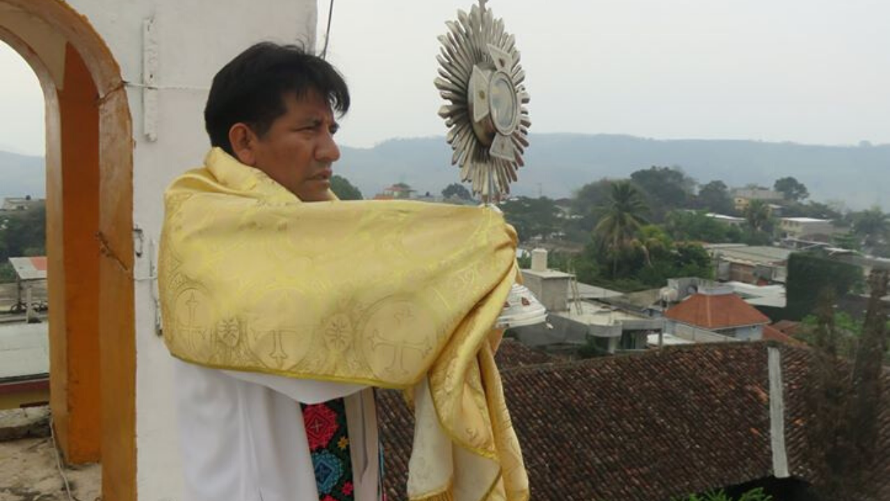 200418_padremarceloperez.png