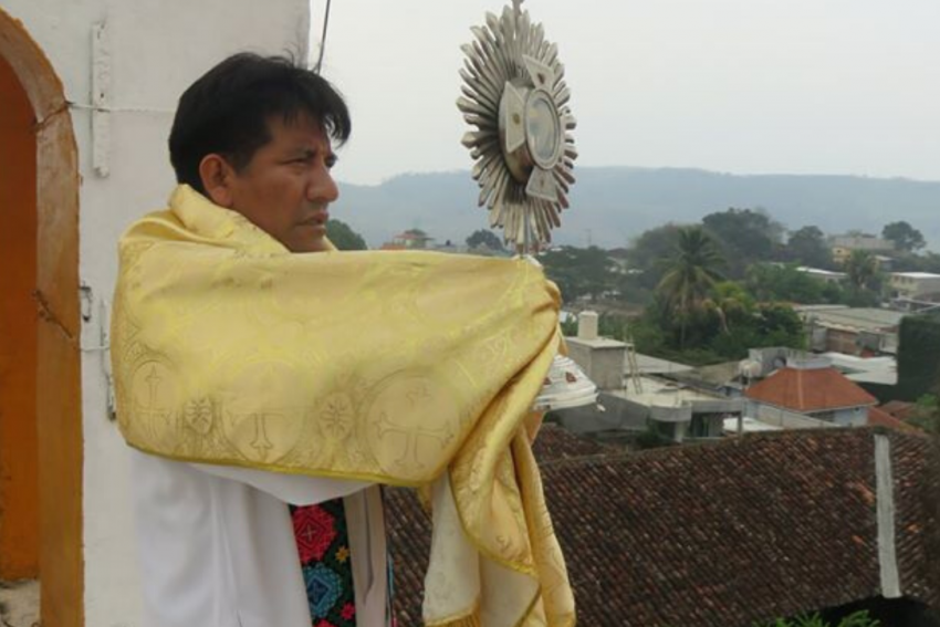 200418_padremarceloperez.png