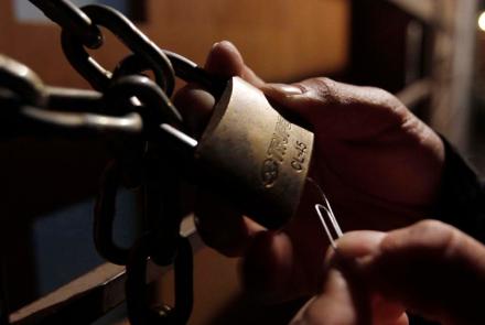 policias_allanan_casa.jpg